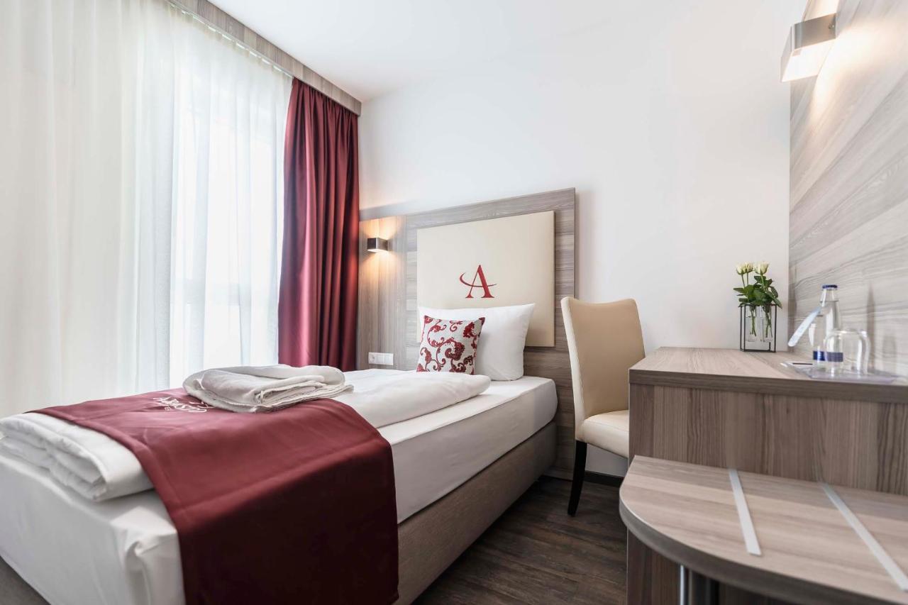 Abasto Hotel Muenchen Feldmoching Екстериор снимка
